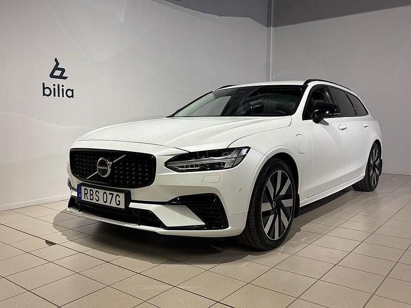Vit Begagnad 2024 Volvo V90 Plus Kombi | 489 900 kr (Marknadspris) - Bild 1/4