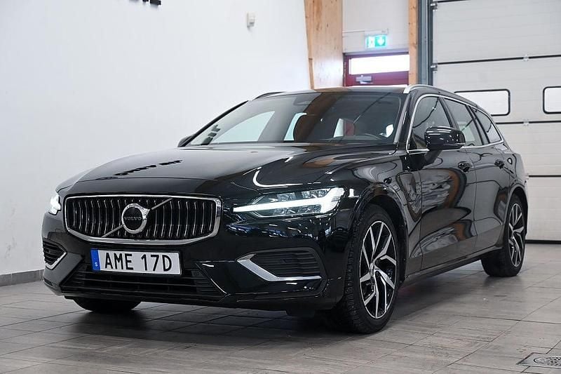 Begagnad Volvo V60 Core 253 HK (186 kW) 2022 Svart Kombi