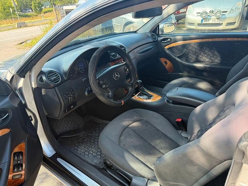 Begagnad Mercedes CLK200 Elegance 164 HK (120 kW) 2003 Ljusgrå Sportkupé