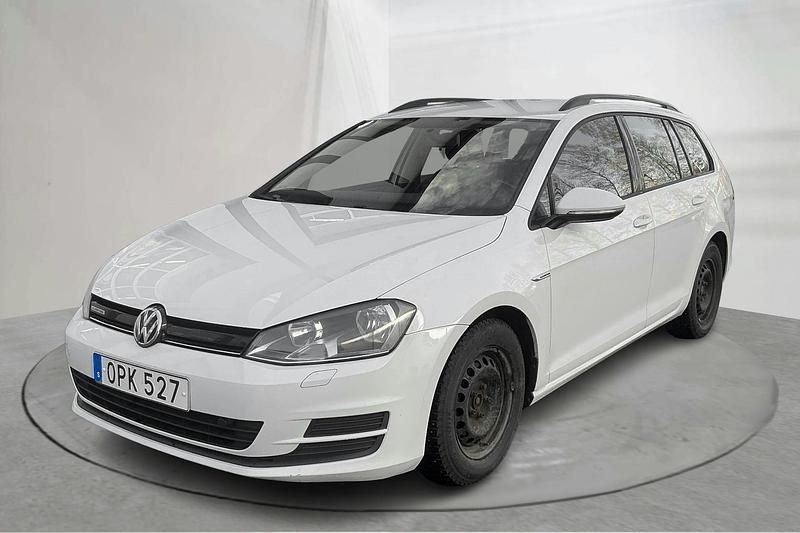 Vit Begagnad 2014 VW Golf VII | 84 000 kr (Marknadspris) - Bild 1/4