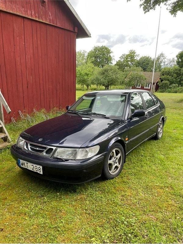 Blå Begagnad 2000 Saab 9-3 Halvkombi | 9 000 kr - Bild 1/4