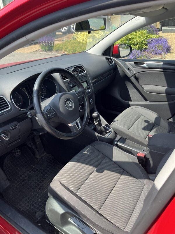 Röd Begagnad 2012 VW Golf VII Halvkombi | 54 000 kr (Marknadspris) - Bild 1/4