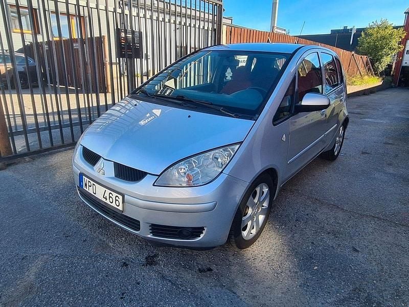 Silver Begagnad 2005 Mitsubishi Colt Halvkombi | 39 800 kr (Lite dyr) - Bild 1/4