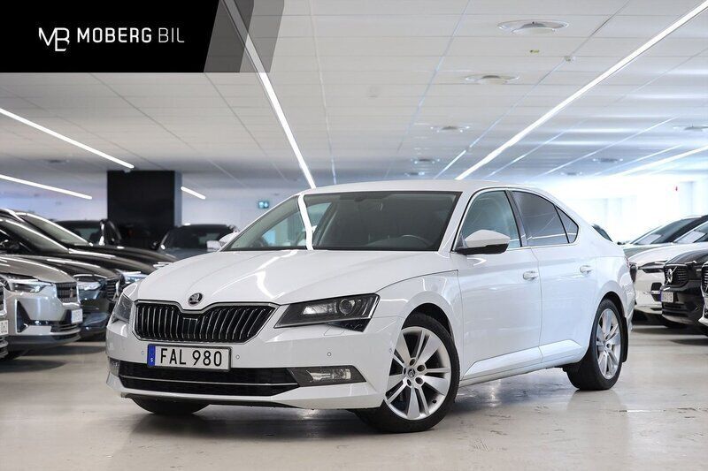 Vit Begagnad 2015 Skoda Superb Business Line Sedan | 179 900 kr (Marknadspris) - Bild 1/3