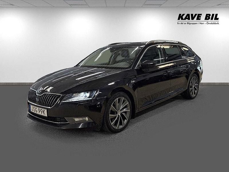 Svart Begagnad 2019 Skoda Superb Business Line Kombi | 239 900 kr (Marknadspris) - Bild 1/4