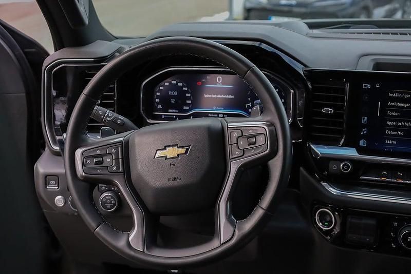 Begagnad Chevrolet Silverado 426 HK (313 kW) 2023 Brun Pickup