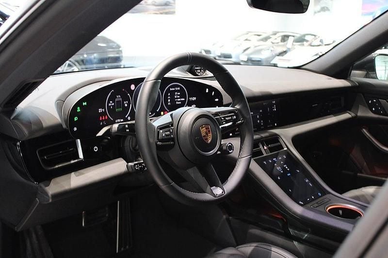 Begagnad Porsche Taycan Sport Turismo 300 kW (408 HK) 2024 Grå Kombi