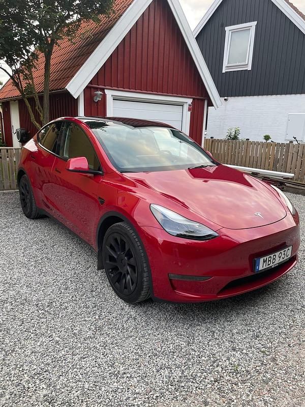 Begagnad Tesla Model Y Long Range AWD 378 kW (514 HK) 2021 Red multicoat (ppmr) SUV