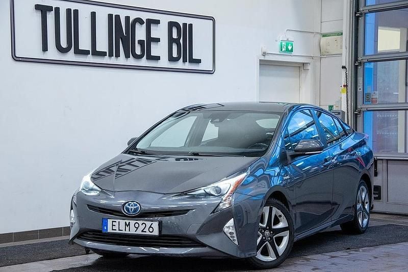 Mörkgrå Begagnad 2016 Toyota Prius Halvkombi | 169 900 kr (Marknadspris) - Bild 1/4