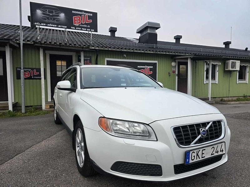 Vit Begagnad 2007 Volvo V70 Kinetic Kombi | 48 900 kr (Marknadspris) - Bild 1/4