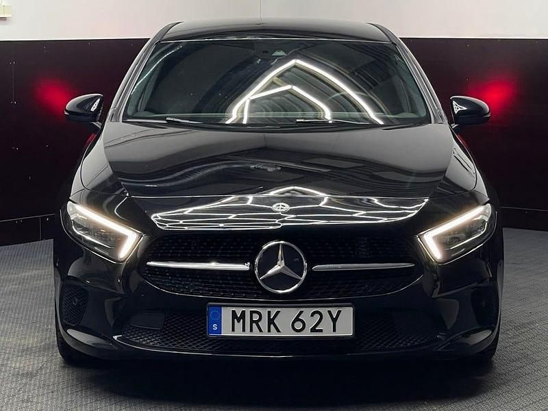 Begagnad Mercedes A180 Night 116 HK (85 kW) 2019 Svart Sedan