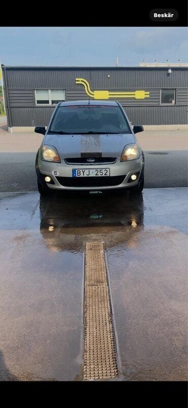 Grå Begagnad 2007 Ford Fiesta Halvkombi | 13 000 kr (Superpris) - Bild 1/4