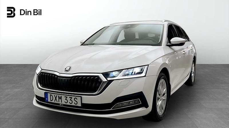 Vit Begagnad 2024 Skoda Octavia Kombi | 309 500 kr (Bra pris) - Bild 1/4