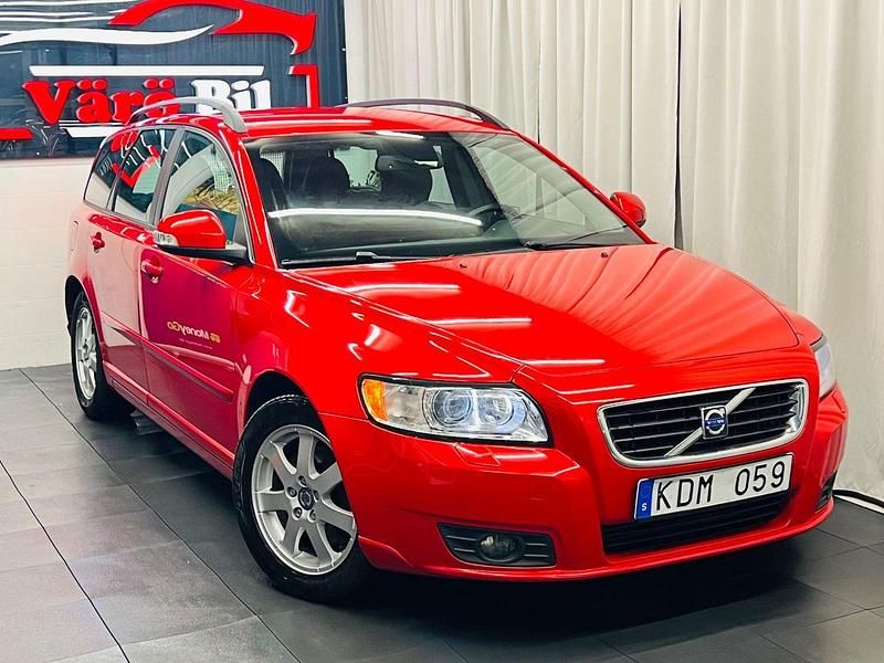 Röd Begagnad 2009 Volvo V50 Momentum Kombi | 64 900 kr (Dyr) - Bild 1/4