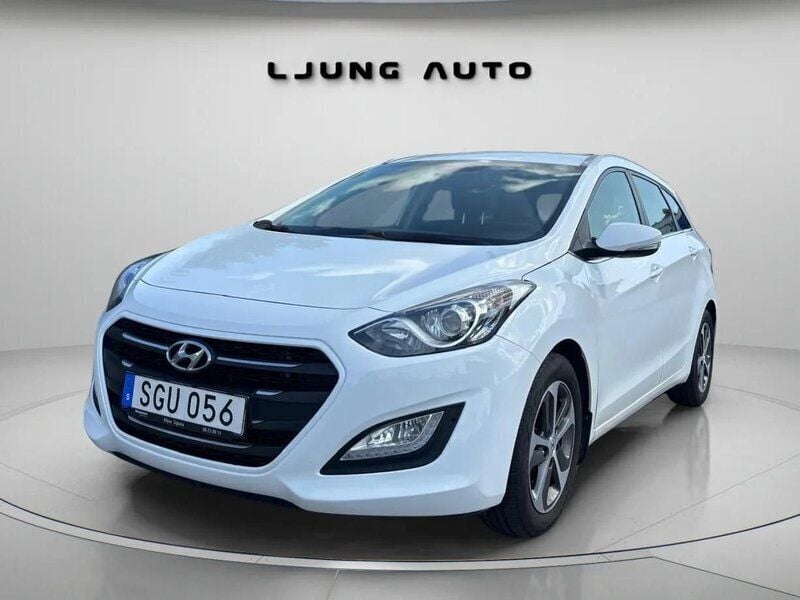 Vit Begagnad 2015 Hyundai i30 Comfort Kombi | 79 900 kr (Bra pris) - Bild 1/4
