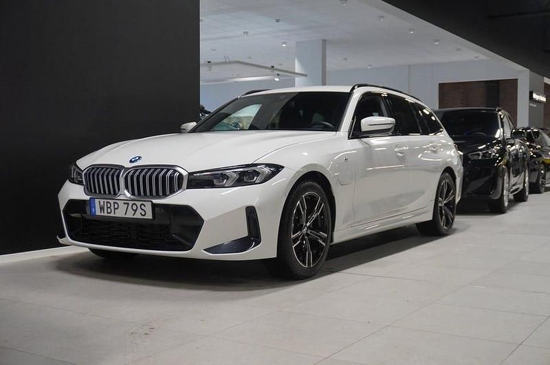 Alpinvit Begagnad 2025 BMW 330 M Sport Kombi | 479 900 kr - Bild 1/4