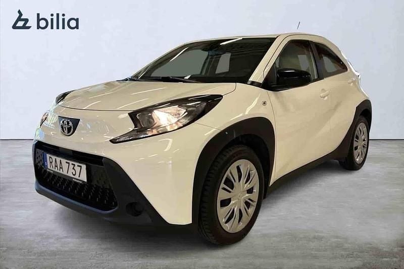 Vit Begagnad 2022 Toyota Aygo Halvkombi | 159 900 kr (Bra pris) - Bild 1/1
