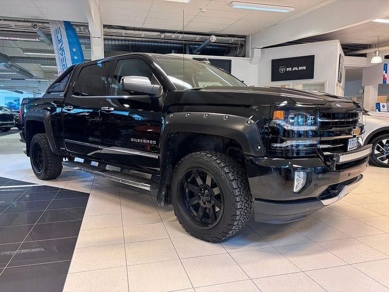 Begagnad Chevrolet Silverado 426 HK (313 kW) 2018 Svart Van