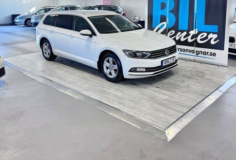Vit Begagnad 2019 VW Passat Kombi | 165 000 kr (Marknadspris) - Bild 1/4