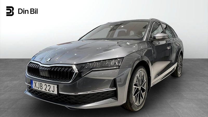 Grå (graphite grey metallic) Ny 2025 Skoda Octavia Selection Kombi | 376 000 kr (Marknadspris) - Bild 1/4