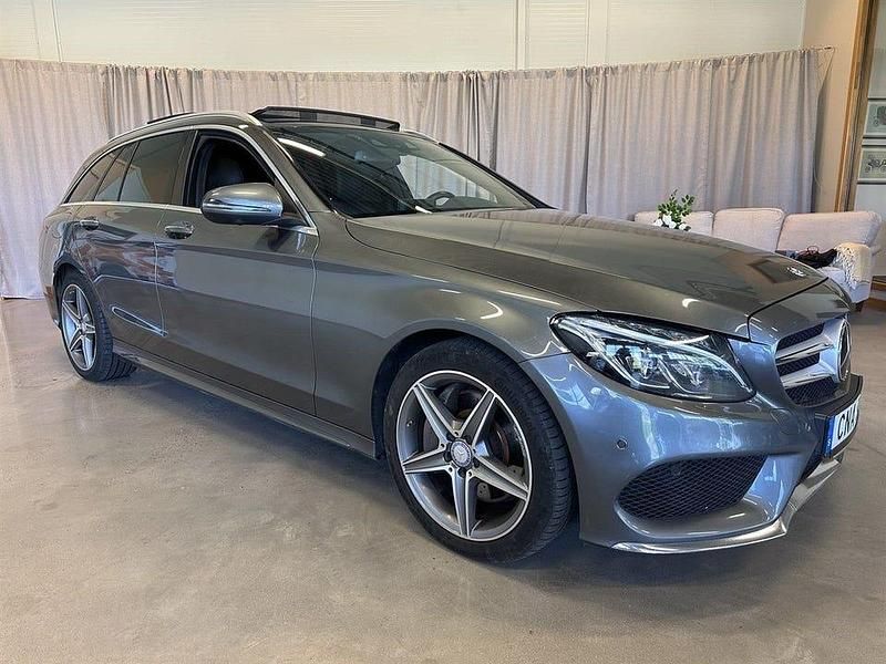 Mörkgrå (grå) Begagnad 2017 Mercedes C400 AMG line Kombi | 264 900 kr - Bild 1/4