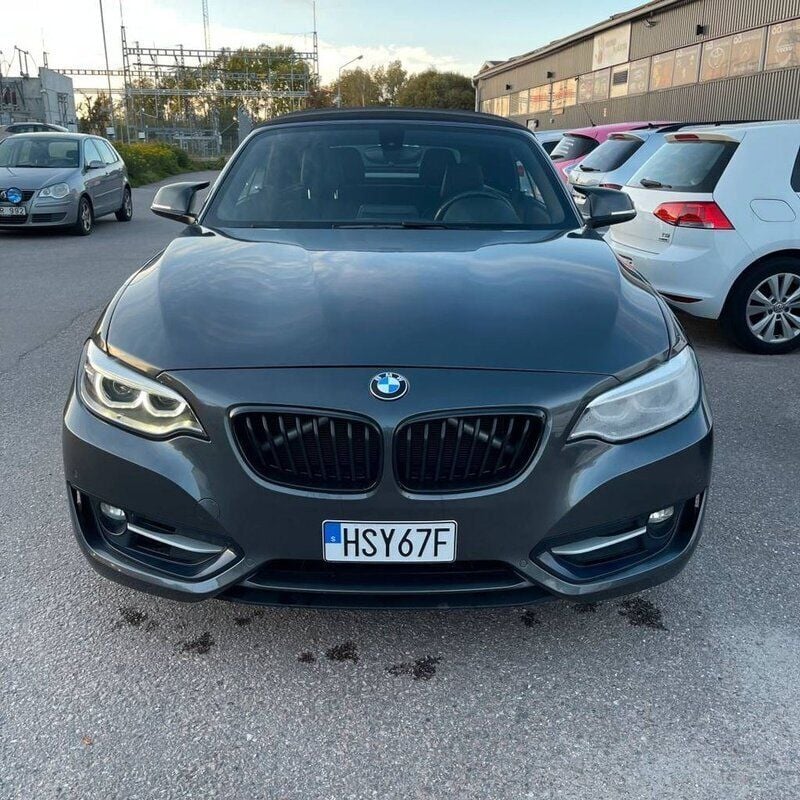 Mörkgrå Begagnad 2017 BMW 230 Cab | 259 000 kr - Bild 1/4
