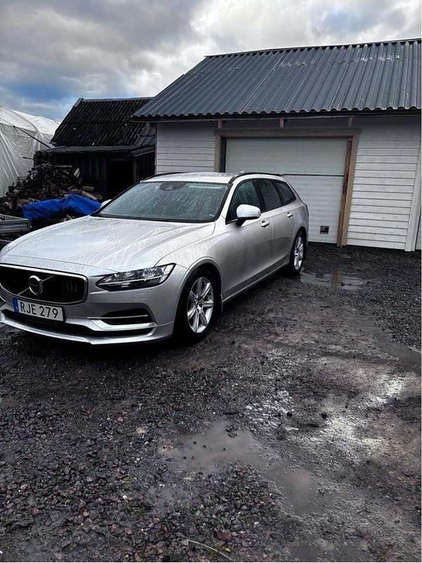 Silver Begagnad 2017 Volvo V90 Kinetic Kombi | 150 000 kr (Bra pris) - Bild 1/4