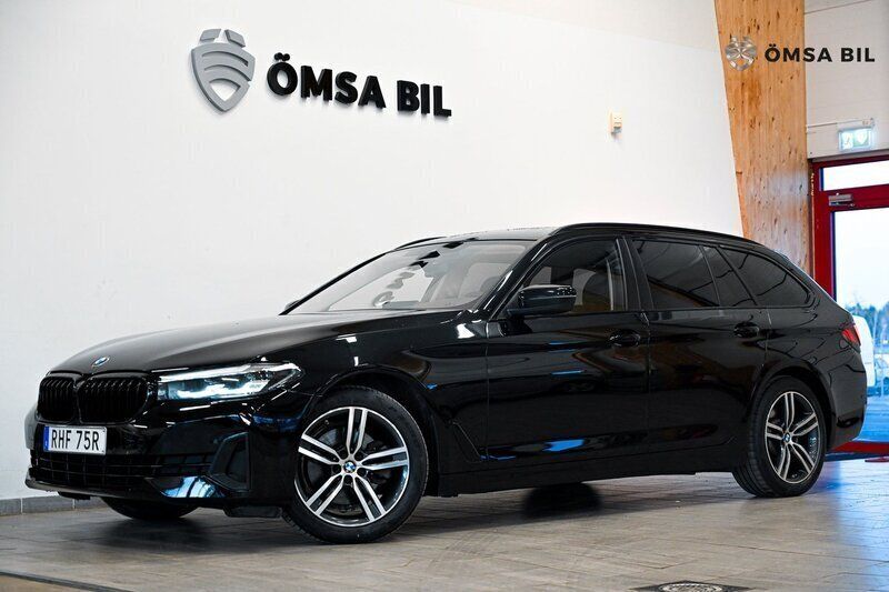 Svart Begagnad 2021 BMW 520 Kombi | 296 800 kr (Bra pris) - Bild 1/4