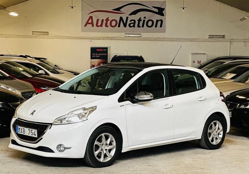 Vit Begagnad 2013 Peugeot 208 Halvkombi | 49 900 kr (Marknadspris) - Bild 1/4