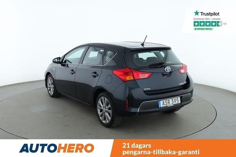 Begagnad Toyota Auris Hybrid Executive 137 HK (100 kW) 2014 Blå Halvkombi