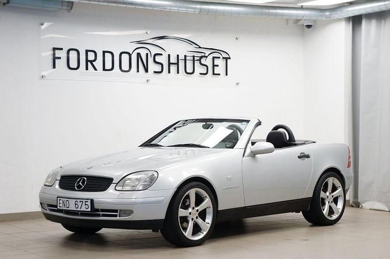 Ljusgrå Begagnad 1997 Mercedes SLK230 Cab | 99 000 kr - Bild 1/4