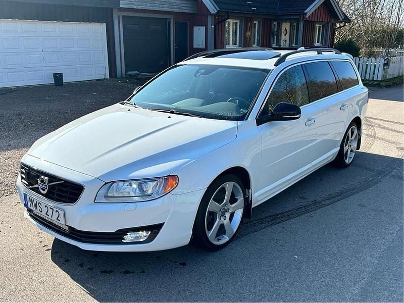 Vit Begagnad 2013 Volvo V70 Momentum Kombi | 115 000 kr (Marknadspris) - Bild 1/4