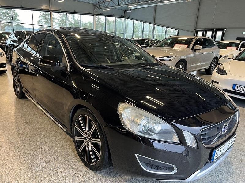 Svart Begagnad 2010 Volvo S60 Summum Sedan | 104 900 kr (Lite dyr) - Bild 1/4