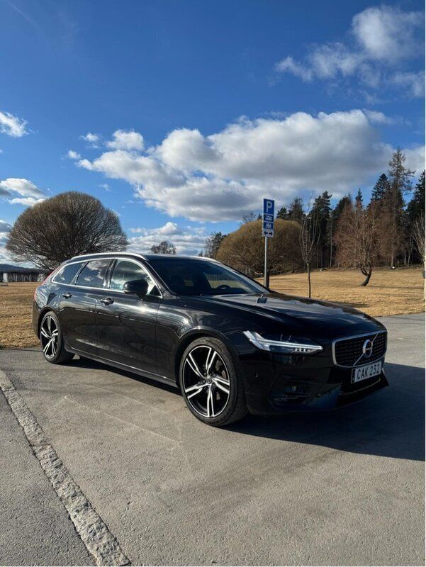 Svart Begagnad 2017 Volvo V90 R-Design Kombi | 275 000 kr (Bra pris) - Bild 1/4