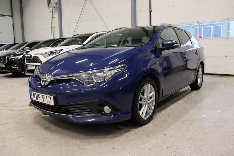 Blå Begagnad 2017 Toyota Auris Touring Sports Edition Kombi | 149 800 kr (Marknadspris) - Bild 1/4