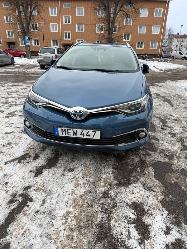 Begagnad 2015 Toyota Auris Touring Sports Kombi | 120 000 kr (Marknadspris) - Bild 1/4