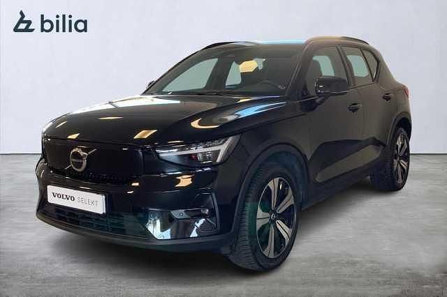 Svart Begagnad 2022 Volvo XC40 Plus SUV | 354 900 kr - Bild 1/3