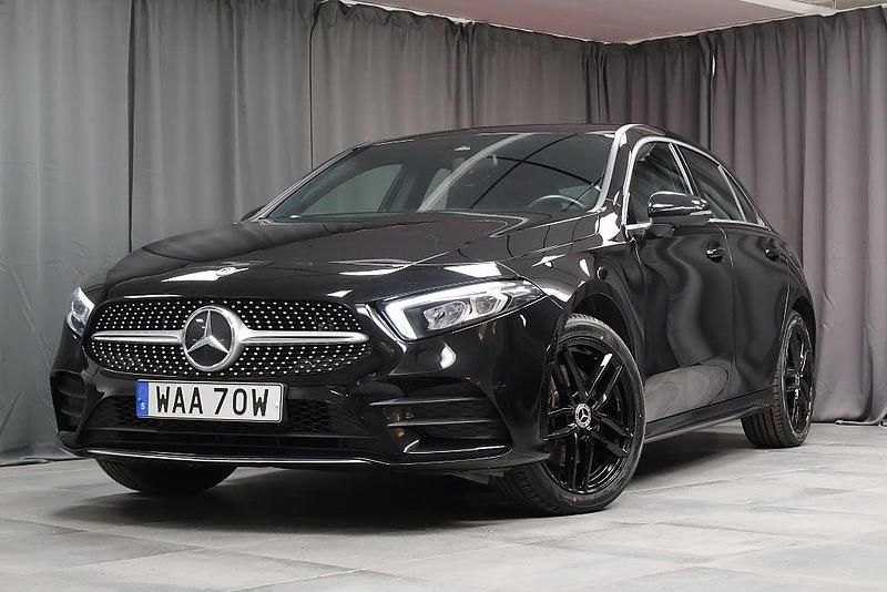 Svart Begagnad 2022 Mercedes A250 AMG line Halvkombi | 379 000 kr - Bild 1/4