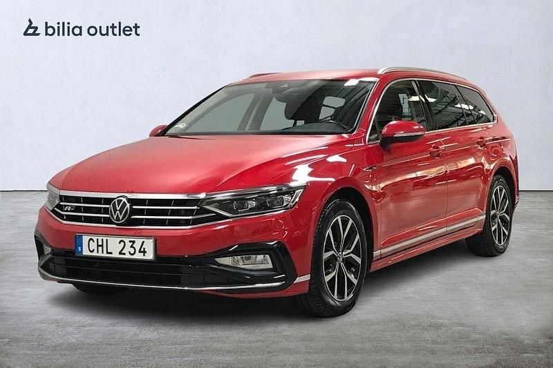 Röd Begagnad 2022 VW Passat Elegance Kombi | 264 900 kr (Marknadspris) - Bild 1/4