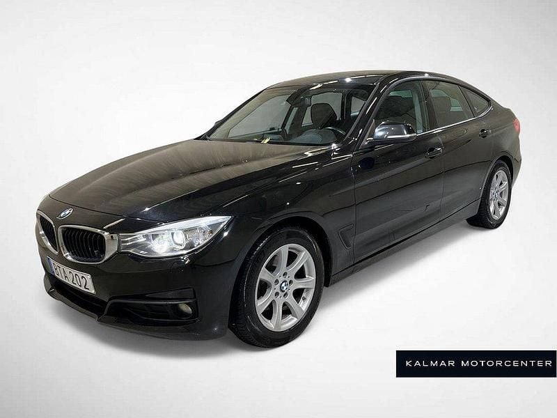 Svart Begagnad 2016 BMW 320 Gran Turismo Halvkombi | 164 900 kr (Marknadspris) - Bild 1/4
