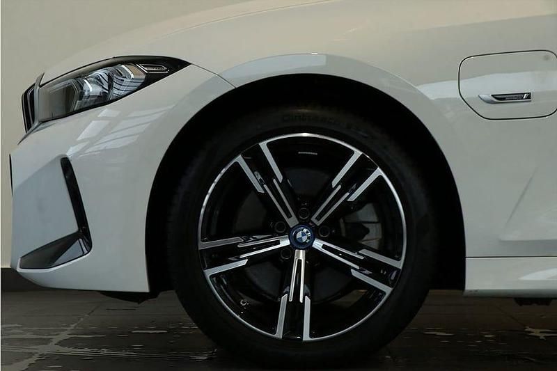 Begagnad BMW 330 M Sport 292 HK (214 kW) 2023 Vit Kombi