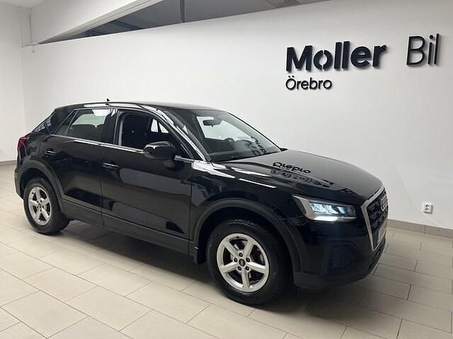 Brilliantsvart Begagnad 2023 Audi Q2 Proline SUV | 244 900 kr (Bra pris) - Bild 1/4