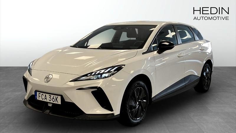 Vit (white) Begagnad 2023 MG MG4 EV Halvkombi | 249 800 kr - Bild 1/4