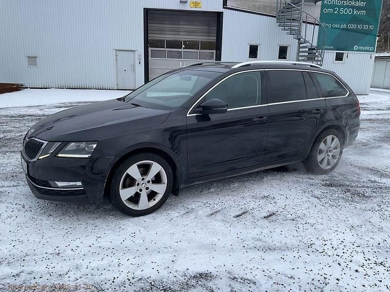 Svart Begagnad 2019 Skoda Octavia G-TEC Kombi | 68 600 kr (Marknadspris) - Bild 1/4