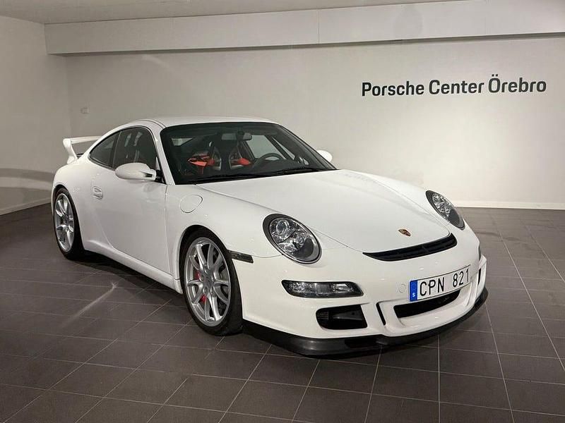 Vit (carrara white ) Begagnad 2007 Porsche 911 GT3 Sportkupé | 1 429 000 kr - Bild 1/4