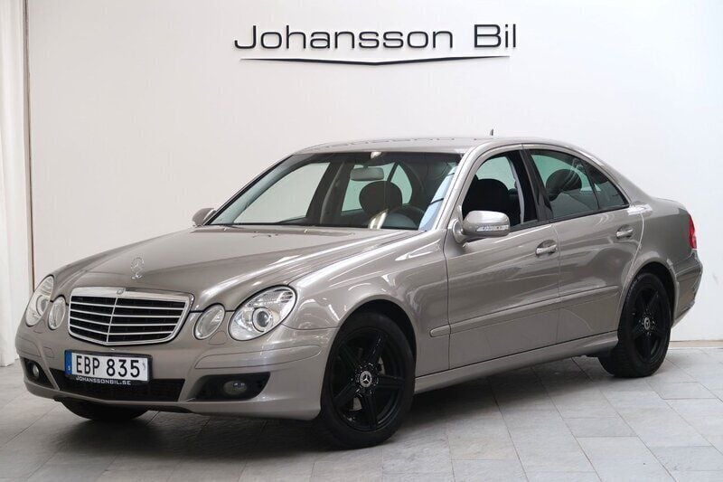 Silver Begagnad 2006 Mercedes E200 Classic Sedan | 99 900 kr - Bild 1/4