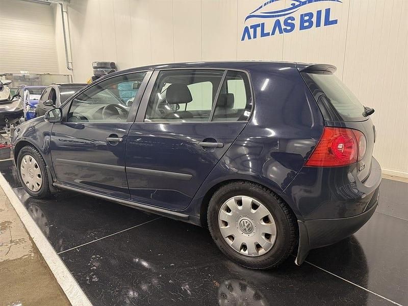 Begagnad VW Golf IV 116 HK (85 kW) 2004 Mörkblå Halvkombi