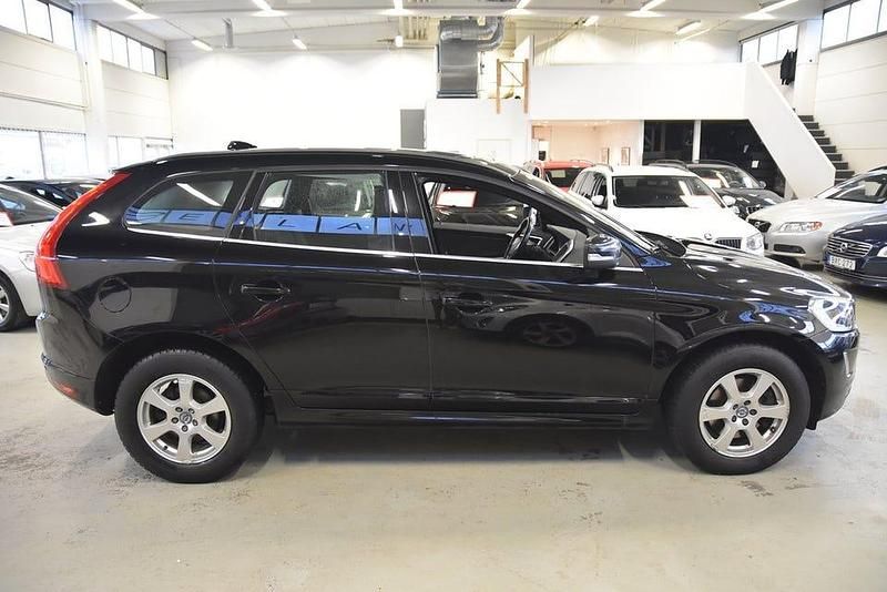 Begagnad Volvo XC60 Momentum 181 HK (133 kW) 2014 Svart SUV