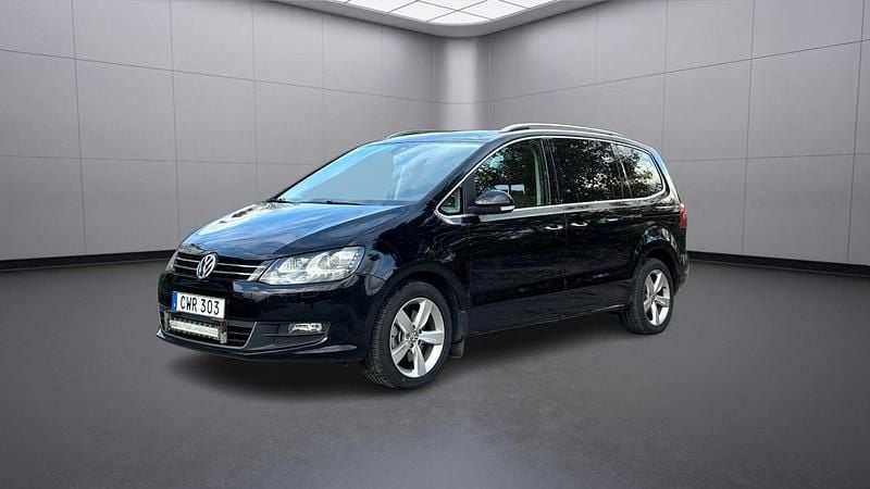 Svart Begagnad 2015 VW Sharan Minibuss | 139 900 kr (Bra pris) - Bild 1/4