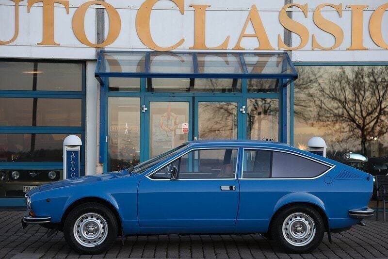 Blå Begagnad 1976 Alfa Romeo Alfetta GT/GTV Sportkupé | 209 000 kr - Bild 1/4